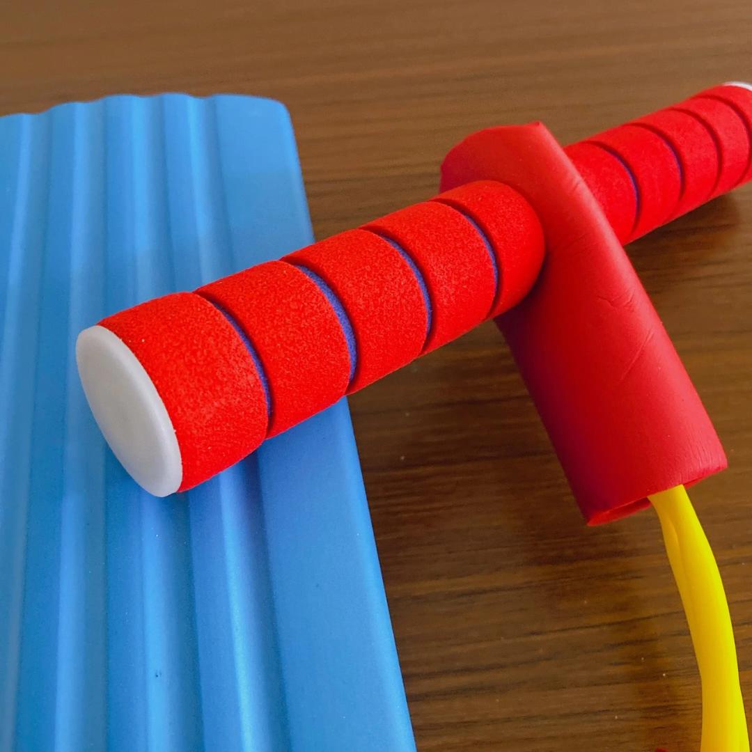 Quietschender Hüpfspaß für kleine Helden - Kinderwelt by Held