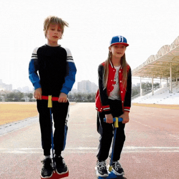 Quietschender Hüpfspaß für kleine Helden